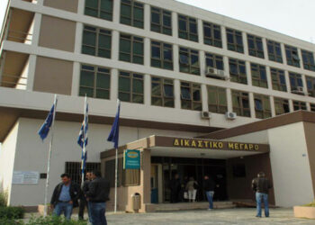 «Δολοφόνε, φονιά που είναι το παιδί μου»- Νέα αναβολή στη δίκη του Βελβεντού
