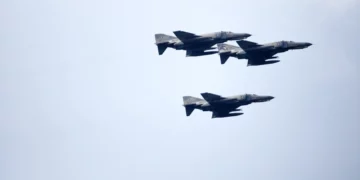 Πτώση Φάντομ στην Ανδραβίδα: Πληροφορίες ότι βρέθηκε νεκρός ο ένας πιλότος