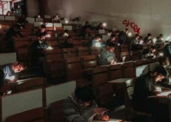 «Κρυφό σχολειό» στο ΕΜΠ – Έκαναν την εξεταστική με φακούς λόγω κακοκαιρίας