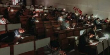 «Κρυφό σχολειό» στο ΕΜΠ – Έκαναν την εξεταστική με φακούς λόγω κακοκαιρίας