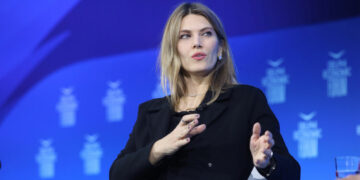 Έτοιμη να μηνύσει Πολωνό Ευρωβουλευτή η Εύα Καϊλή: Την κατηγορεί για έμμισθες σχέσεις με την Ρωσία