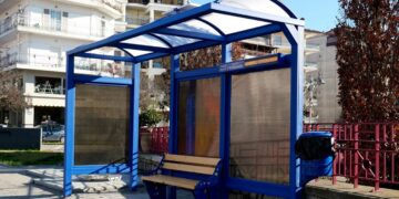 «Φορτίζουμε το κινητό μας, περιμένοντας το αστικό» – Στις Έξυπνες Στάσεις του Δήμου Γρεβενών