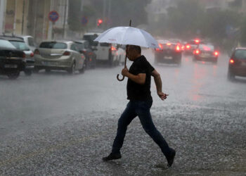 Καιρός: Έρχεται ο χειμώνας - Βροχές και καταιγίδες σε όλη τη χώρα από σήμερα - Που θα ρίξει χαλάζι;