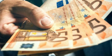 Κατώτατος μισθός: Εκδόθηκε τροπολογία για την αύξηση – Στόχος να ισχύσει από 1η Απριλίου