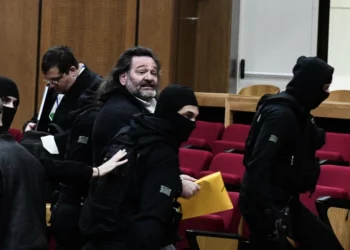 Επεισόδιο με τον Λαγό στη δίκη Χρυσής Αυγής- Επιτέθηκε στη Μάγδα Φύσσα