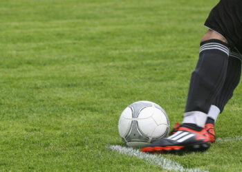 Μάχη για να κρατηθεί στη ζωή δίνει ερασιτέχνης ποδοσφαιριστής