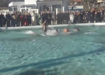 Ο εορτασμός των Θεοφανείων και το βούτηγμα για τον Σταυρό στο Μαυροδέντρι-VIDEO