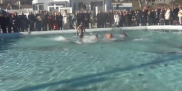 Ο εορτασμός των Θεοφανείων και το βούτηγμα για τον Σταυρό στο Μαυροδέντρι-VIDEO