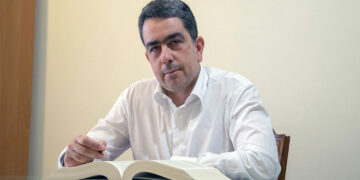 Με αλαζονεία δεν χτίζουμε ένα υγιές μέλλον –  Του Γιάννη Θεοφύλακτου*