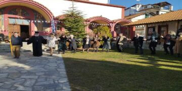 Ο κυκλικός παραδοσιακός χορός των Θεοφανείων 2023, στον Άγιο Διονύσιο εν Ολύμπω στο Βελβεντό, της Ιεράς Μητροπόλεως Σερβίων και Κοζάνης- Tου παπαδάσκαλου Κωνσταντίνου Ι. Κώστα  
