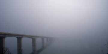 Η Υψηλή Γέφυρα Σερβίων καλυμμένη στην ομίχλη – Εντυπωσιακές φωτογραφίες