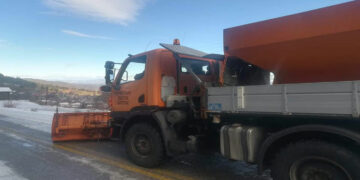 Π.Ε. Καστοριάς: Συνεχίζεται ο ο αποχιονισμός από το ανθρώπινο δυναμικό και τα μηχανήματα του Αμαξοστασίου