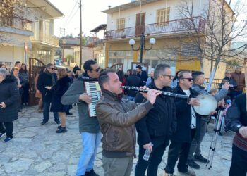 Το όμορφο έθιμο του Αη Γιαννιού στη Λευκοπηγή Κοζάνης (βιντεο-φωτο)