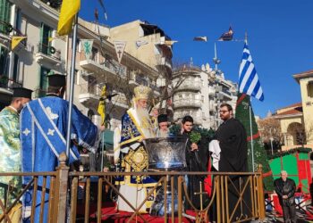 “Εν Ιορδάνη” παρουσία πλήθος κόσμου στην κεντρική πλατεία Κοζάνης