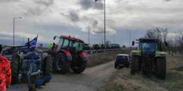 Στα μπλόκα οι αγρότες  από το πρωί της Τρίτης – Απρόσκοπτη η κίνηση στους δρόμους (βίντεο – φωτογραφίες)