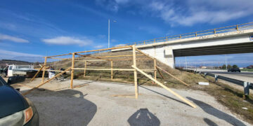 Στήνουν μπλόκα οι αγρότες αύριο Τρίτη εντείνοντας τις κινητοποιήσεις τους