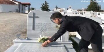 Στον τάφο του Αλέξανδρου Νικολαΐδη ο Κορεάτης Μουν Ντάε Σουνγκ που τον είχε νικήσει στον τελικό της Αθήνας