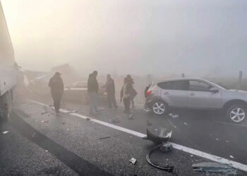 Συναγερμός: Μεγάλη καραμπόλα με νταλίκες και αυτοκίνητα λόγω ομίχλης – Κλειστή η Εθνική Οδός στο ύψος του Αυλώνα