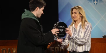 Ο Γρεβενιώτης Μίλτος Τεντόγλου τιμήθηκε με το Βραβείο Ήθους Nova