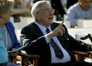 Τέως βασιλιάς Κωνσταντίνος: Θα του αποδοθούν τιμές αρχηγού κράτους; - Η κυβέρνηση αποφασίζει για την ταφή