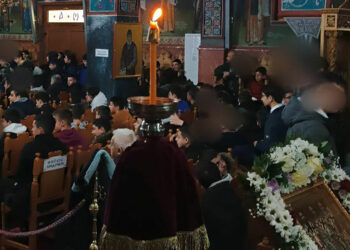 Τιμώντας την εορτή των Τριών Ιεραρχών μαθητές και εκπαιδευτικοί της Πτολεμαΐδας κατέκλυσαν τον εσωτερικό και εξωτερικό χώρο των Ιερών Ναών της Πόλης ! (της Κούλας Πουλασιχίδου)