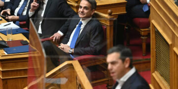 Βουλή: Live η συζήτηση και η ψηφοφορία για την πρόταση μομφής