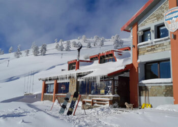 Υπέροχες σημερινές εικόνες από το χιονοδρομικό της Βασιλίτσας – Λιακάδα κι ονειρικό χιονισμένο τοπίο