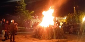 Άναμμα των κλαδαριών  στην Βλάστη (φωτογραφίες)