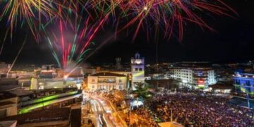 Η πανέμορφη φωτογραφία του Αργύρη Καραμούζα από το χθεσινό πάρτι νεολαίας στην Κοζάνη