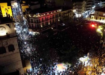 Κοζανίτικη Αποκριά: “Βούλιαξε” από κόσμο η πλατεία το βράδυ του Σαββάτου με πάρτι Νεολαίας, Βραδιά Μικρασίας , τον Φανό Λάκκος τ΄Μάγγαν και μοντέρνους χορούς