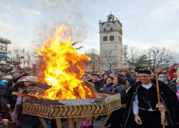 Κοζανίτικη Αποκριά: Άναψε ο κεντρικός Φανός και κορυφώνονται οι εκδηλώσεις σε όλους τους φανούς