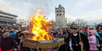 Κοζανίτικη Αποκριά: Άναψε ο κεντρικός Φανός και κορυφώνονται οι εκδηλώσεις σε όλους τους φανούς