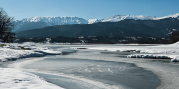 Πάνω από 220 μετεωρολογικοί σταθμοοί «έπιασαν» θερμοκρασίες κάτω από το μηδέν.-10.1 στο Ν. Καύκασο και στην Κίτρινη Λίμνη και -9,8 στην Κοιλάδα