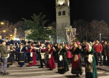 Με χορευτικά από τα ΚΑΠΗ και τον φανό Πλατάνια συνεχίστηκαν οι εκδηλώσεις της Κοζανίτικης Αποκριάς