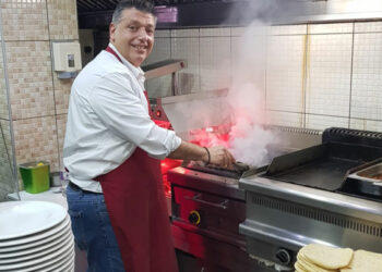 Αδάμ Γουρουτίδης: “Ο κόσμος προτιμά τον γύρο – Κρατάμε τις υπάρχουσες τιμές παρά το υψηλό κόστος στην ενέργεια”