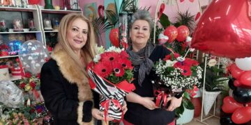 Πυρετώδεις προετοιμασίες από τα Ζαχαροπλαστεία, τα Ανθοπωλεία και τα Είδη Δώρων της Πτολεμαΐδας, για τη γιορτή του Αγίου Βαλεντίνου! (ρεπορτάζ της Κούλας Πουλασιχίδου)