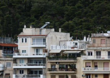 «Τέλος χρόνου» για τους ιδιοκτήτες ακινήτων: Ξεκινούν τα πρόστιμα των 5.000 ευρώ, ποιοι θα πληρώσουν… 20.000 ευρώ