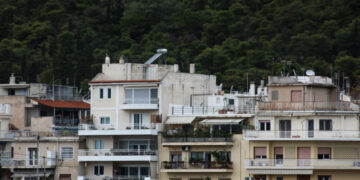 «Τέλος χρόνου» για τους ιδιοκτήτες ακινήτων: Ξεκινούν τα πρόστιμα των 5.000 ευρώ, ποιοι θα πληρώσουν… 20.000 ευρώ