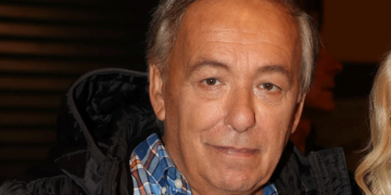 Ανδρέας Μικρούτσικος: Διασωληνώθηκε ο γνωστός παρουσιαστής - Κρίσιμη η κατάσταση του