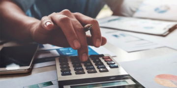 Ανοίγει ο δρόμος για συνταξιοδότηση πριν τα 62: Ποιοι μπορούν να βγουν στη σύνταξη