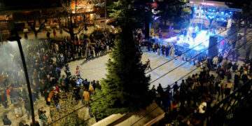 Αποκριά στα Γρεβενά: «Πλημμύρισε» Πόντο η κεντρική Πλατεία Αιμιλιανού (Βίντεο+Φωτογραφίες)