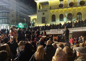 Κοζάνη: Με το σπαρταριστό αποκριάτικο μονόπρακτο «Του κώλου τα ινιάιμερα» από τα “Παρταλόπλα”και τους φανούς Αη Θανάση και Αη Δημήτρη, συνεχίστηκαν χθες οι αποκριάτικες εκδηλώσεις-VIDEO