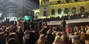 Κοζάνη: Με το σπαρταριστό αποκριάτικο μονόπρακτο «Του κώλου τα ινιάιμερα» από τα “Παρταλόπλα”και τους φανούς Αη Θανάση και Αη Δημήτρη, συνεχίστηκαν χθες οι αποκριάτικες εκδηλώσεις-VIDEO