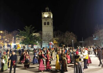 Κοζάνη: Με το σπαρταριστό αποκριάτικο μονόπρακτο «Του κώλου τα ινιάιμερα» από τα “Παρταλόπλα”και τους φανούς Αη Θανάση και Αη Δημήτρη, συνεχίστηκαν χθες οι αποκριάτικες εκδηλώσεις-VIDEO