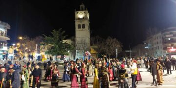 Κοζάνη: Με το σπαρταριστό αποκριάτικο μονόπρακτο «Του κώλου τα ινιάιμερα» από τα “Παρταλόπλα”και τους φανούς Αη Θανάση και Αη Δημήτρη, συνεχίστηκαν χθες οι αποκριάτικες εκδηλώσεις-VIDEO