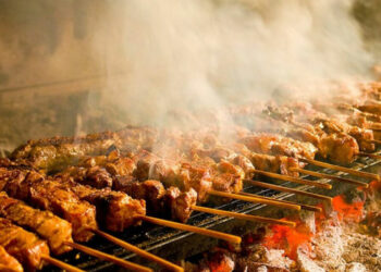 Απόκριες 2023: Πότε πέφτει φέτος η Τσικνοπέμπτη και πότε η Καθαρά Δευτέρα