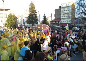 Αποκριά στα Γρεβενά: Με μεγάλη επιτυχία η παρέλαση των «Μικρών Μασκαράδων»