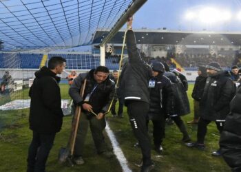 Αναβλήθηκε το Ατρόμητος- ΑΕΚ λόγω προβλήματος με το ύψος της μιας εστίας