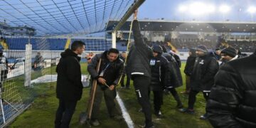 Αναβλήθηκε το Ατρόμητος- ΑΕΚ λόγω προβλήματος με το ύψος της μιας εστίας