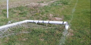 ΕΠΣ Καρδίτσας: Απίστευτο και όμως ελληνικό! – Έκοψαν τα δοκάρια πριν το ματς!